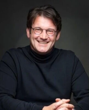 A_P Dr Luke van der Laan